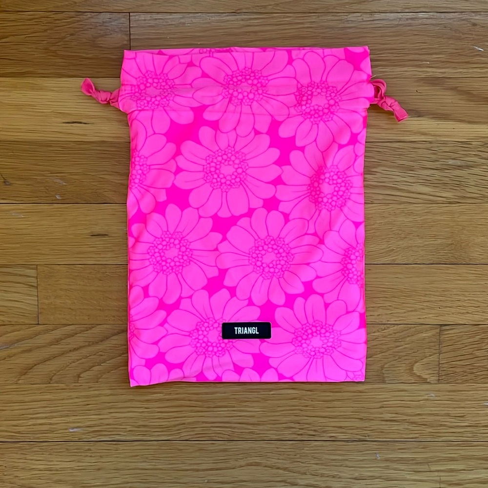 Bright pink flower Triangl bag